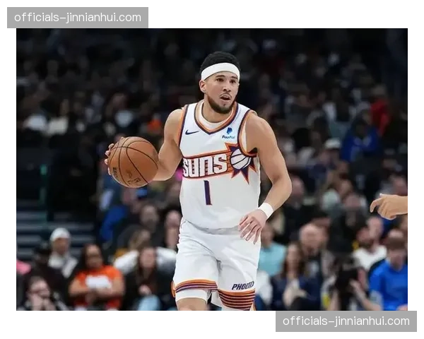 太阳外线投射稳定性亟待提升 布克需在附加赛前调整个人进攻节奏 太阳外线投射稳定性亟待提升 布克需在附加赛前调整个人进攻节奏