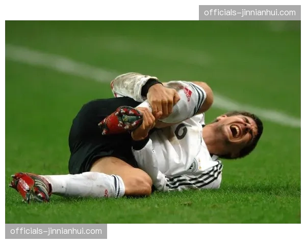 浙江队陶强龙带伤作战，防线在疲劳和伤病双重压力下运转